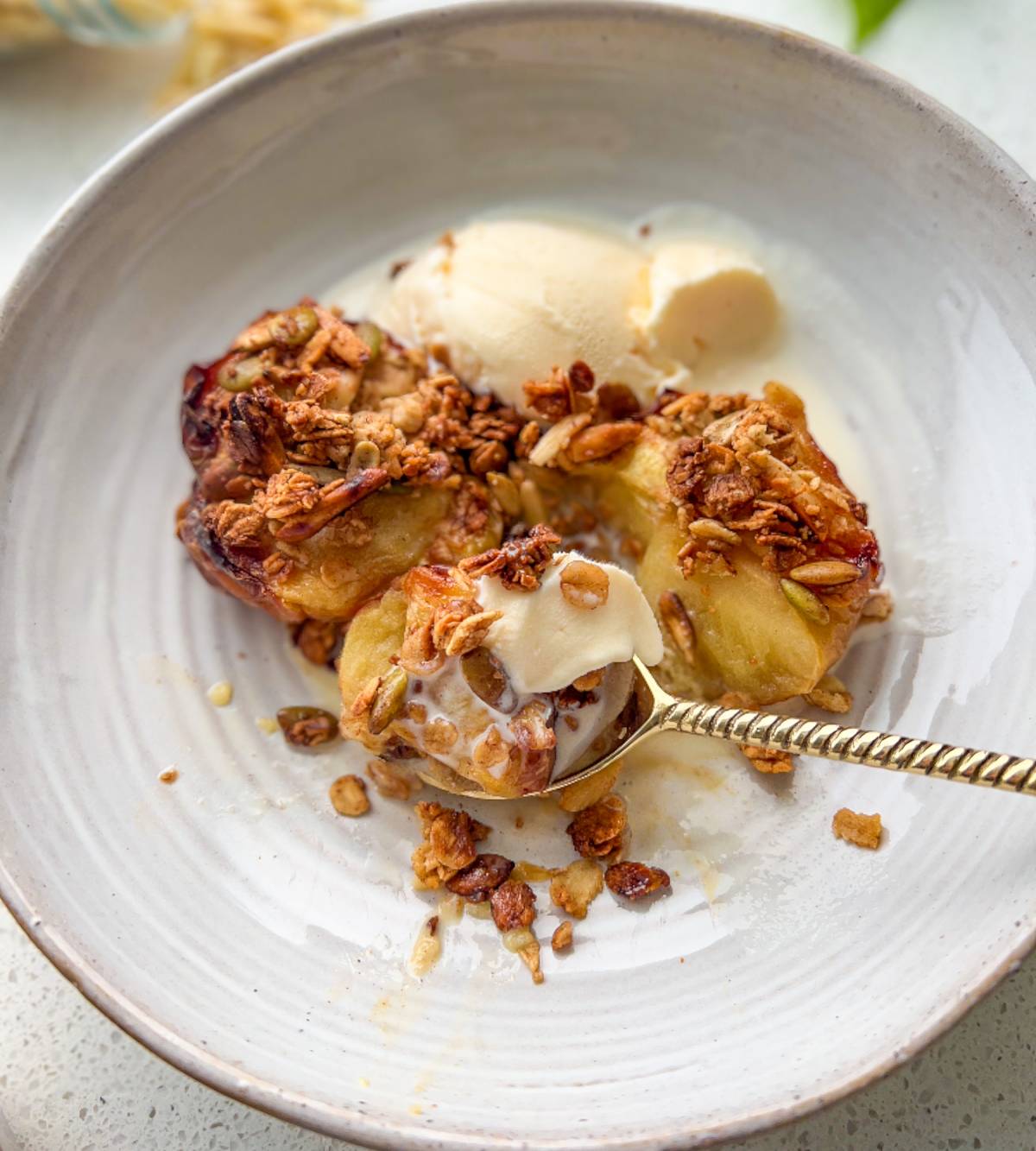 Air-Fryer Sweet Apple Crumble